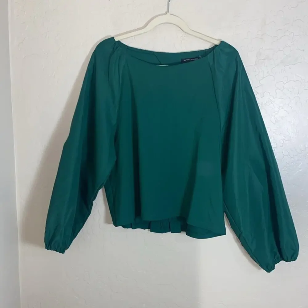 Banana republic puff sleeve top. NWT.